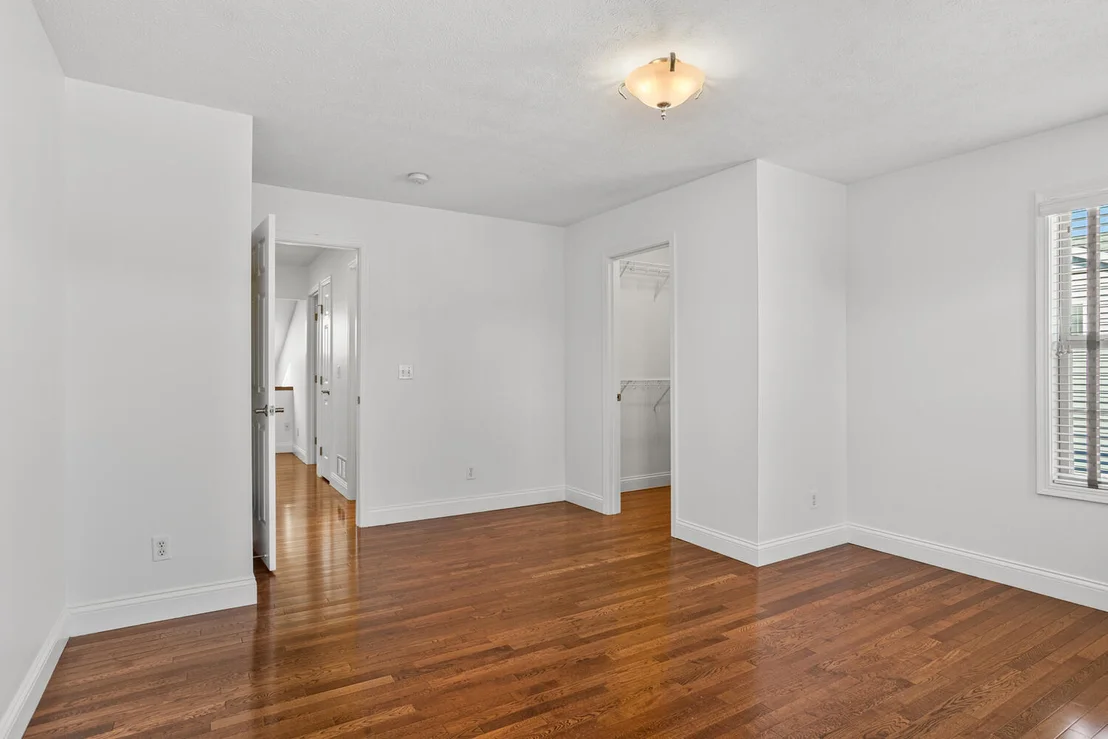 Photo of 2517 PEMBROOK Point