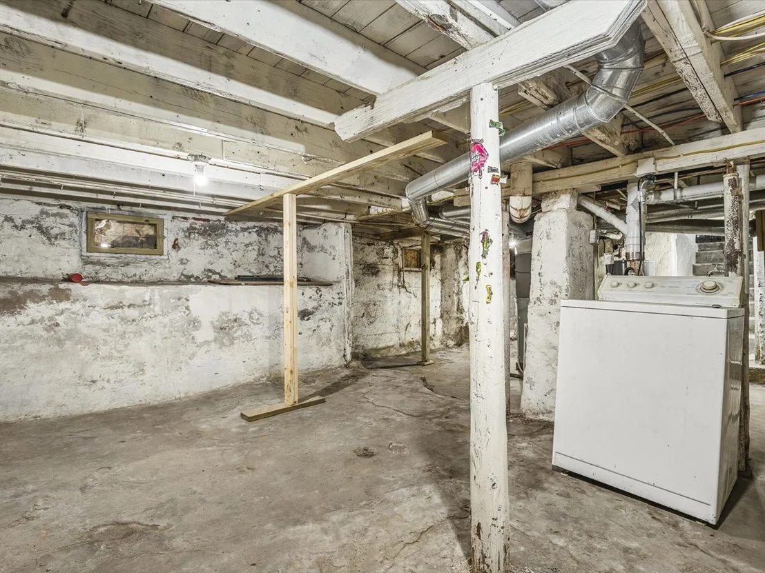 Photo of 655 W Clark Street