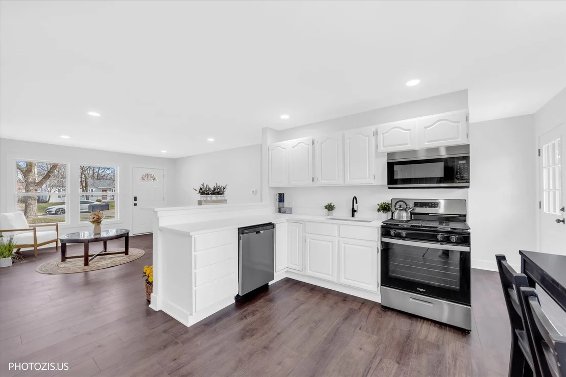 Photo of 115 Fairlane Drive