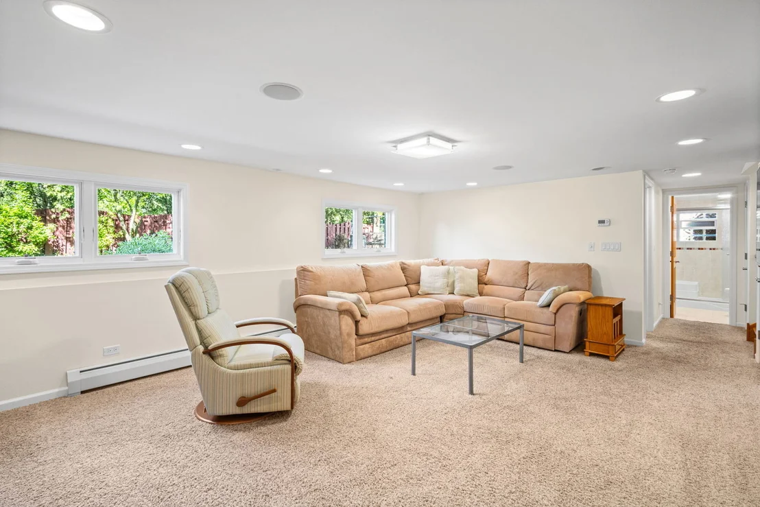 Photo of 1016 Longmeadow Drive