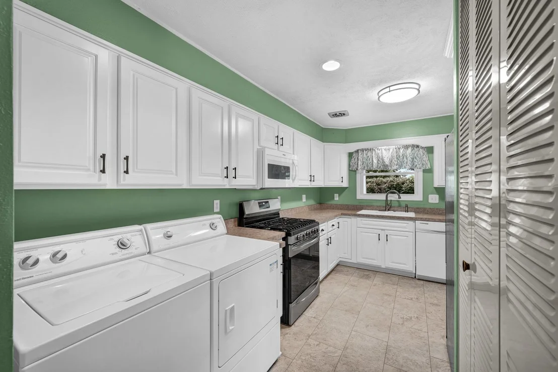 Photo of 221 Ivanhoe Way