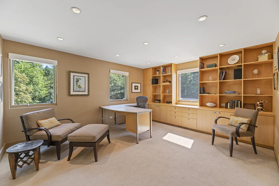 Photo of 165 Maple Avenue