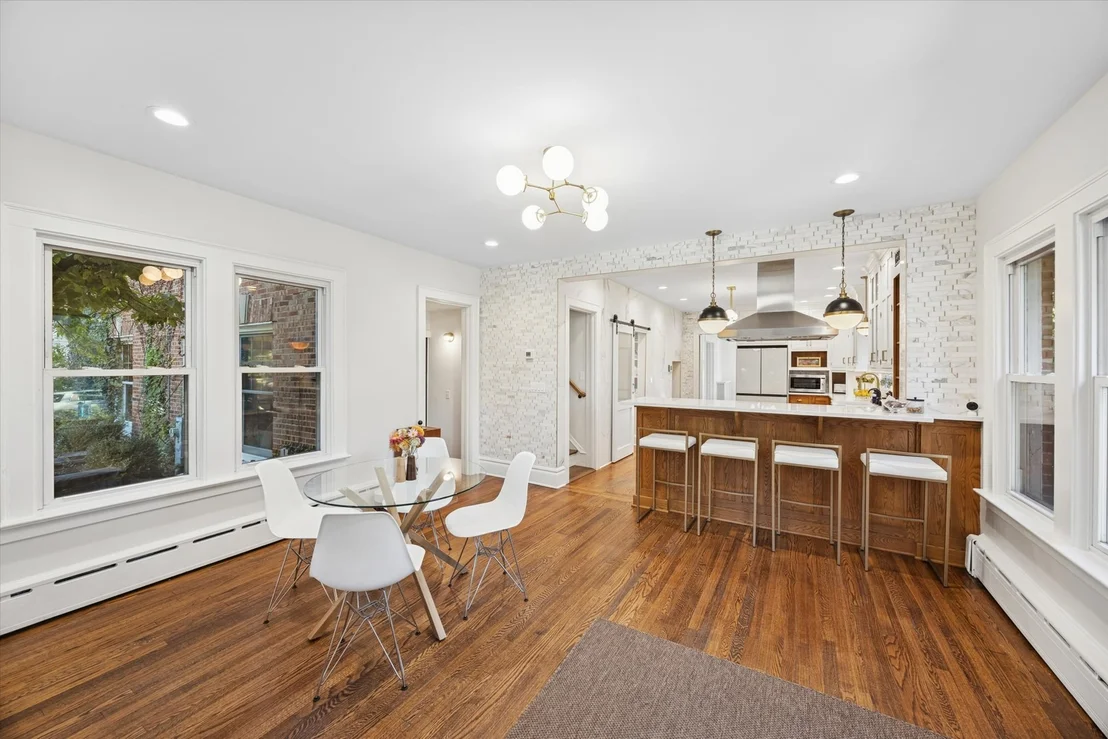 Photo of 176 Riverside Road