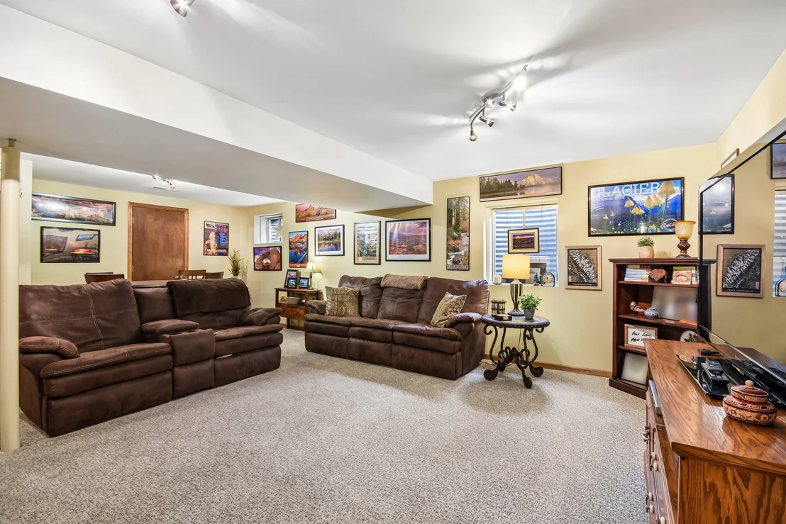 Photo of 1041 Lakeview Drive
