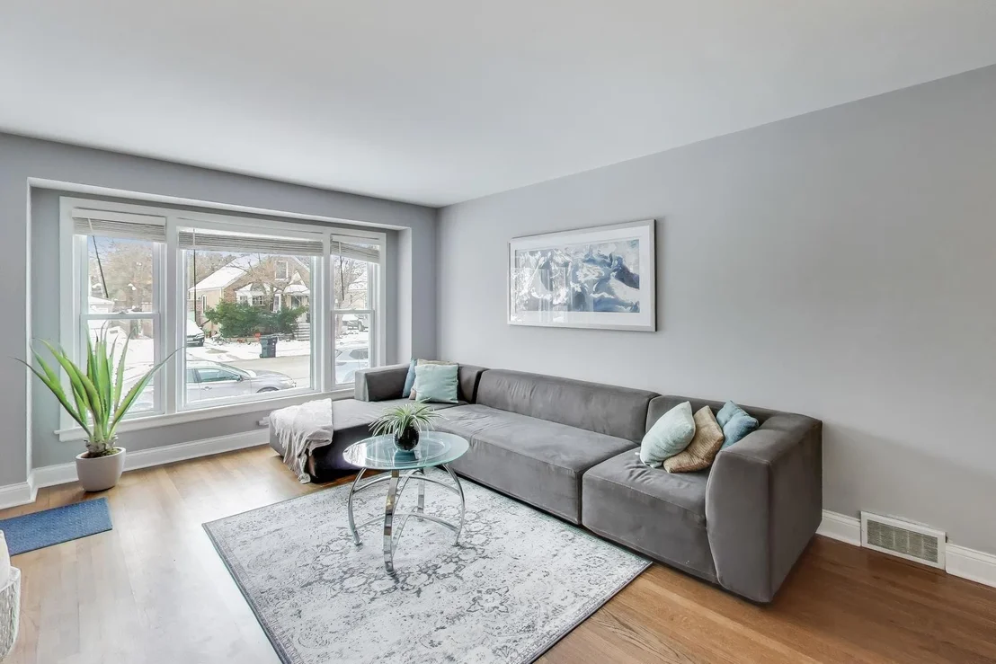Photo of 6544 W Devon Avenue