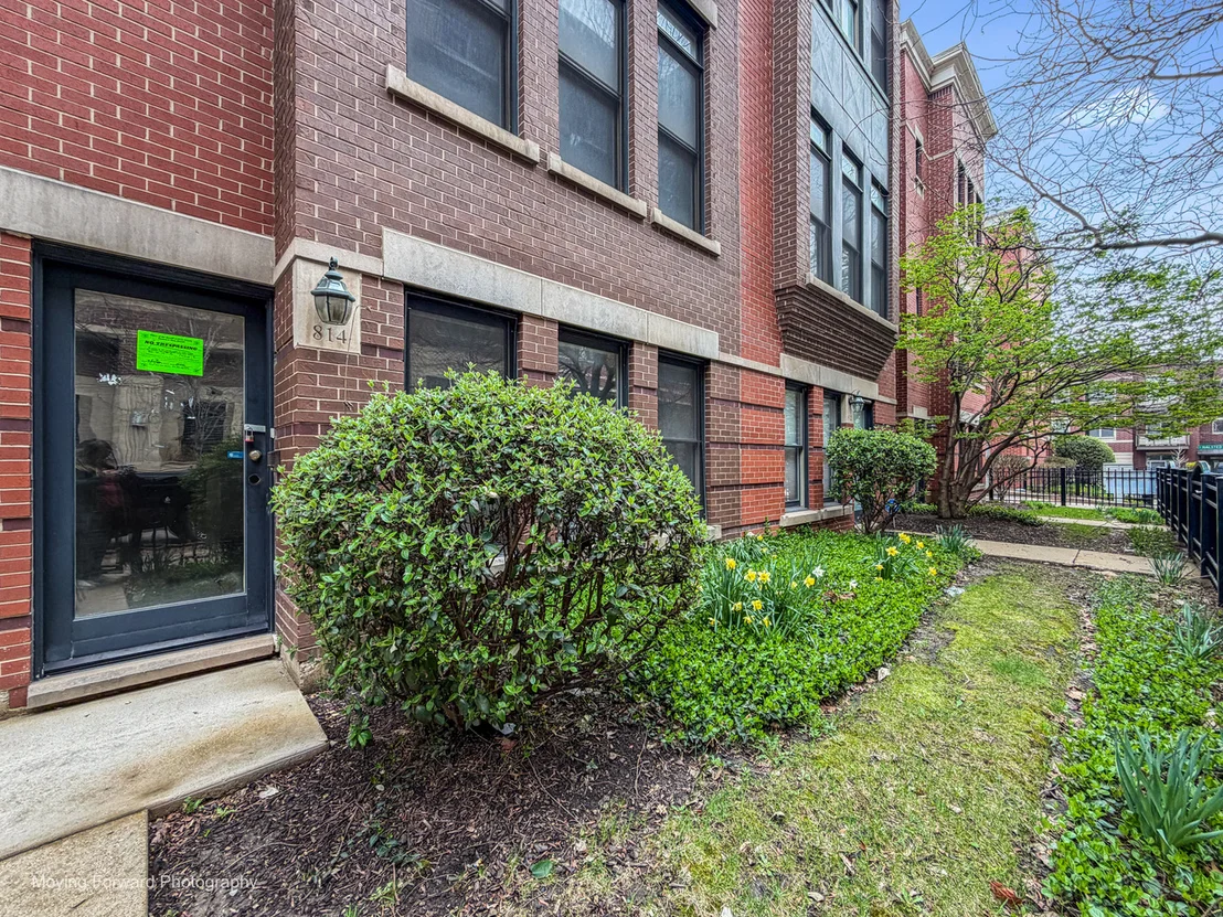 Photo of 814 W 15th Place