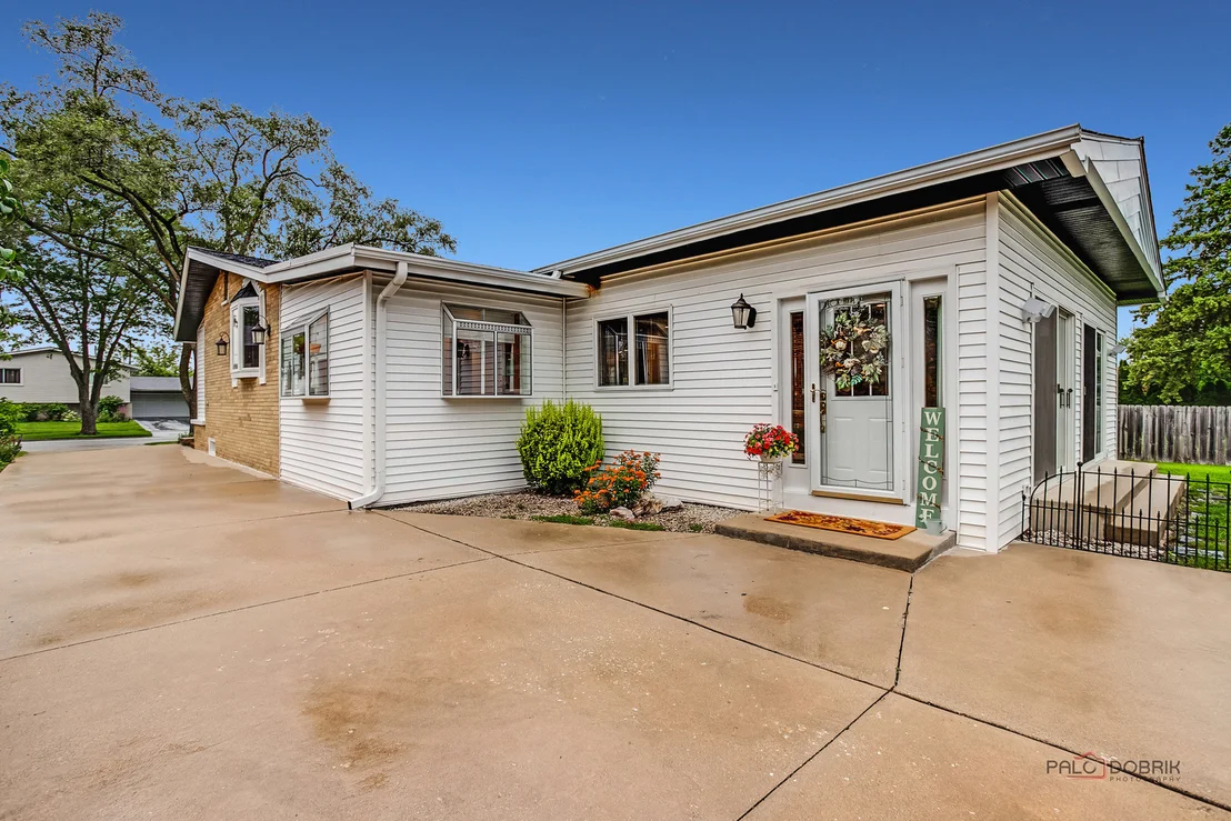 Photo of 605 N Windsor Drive