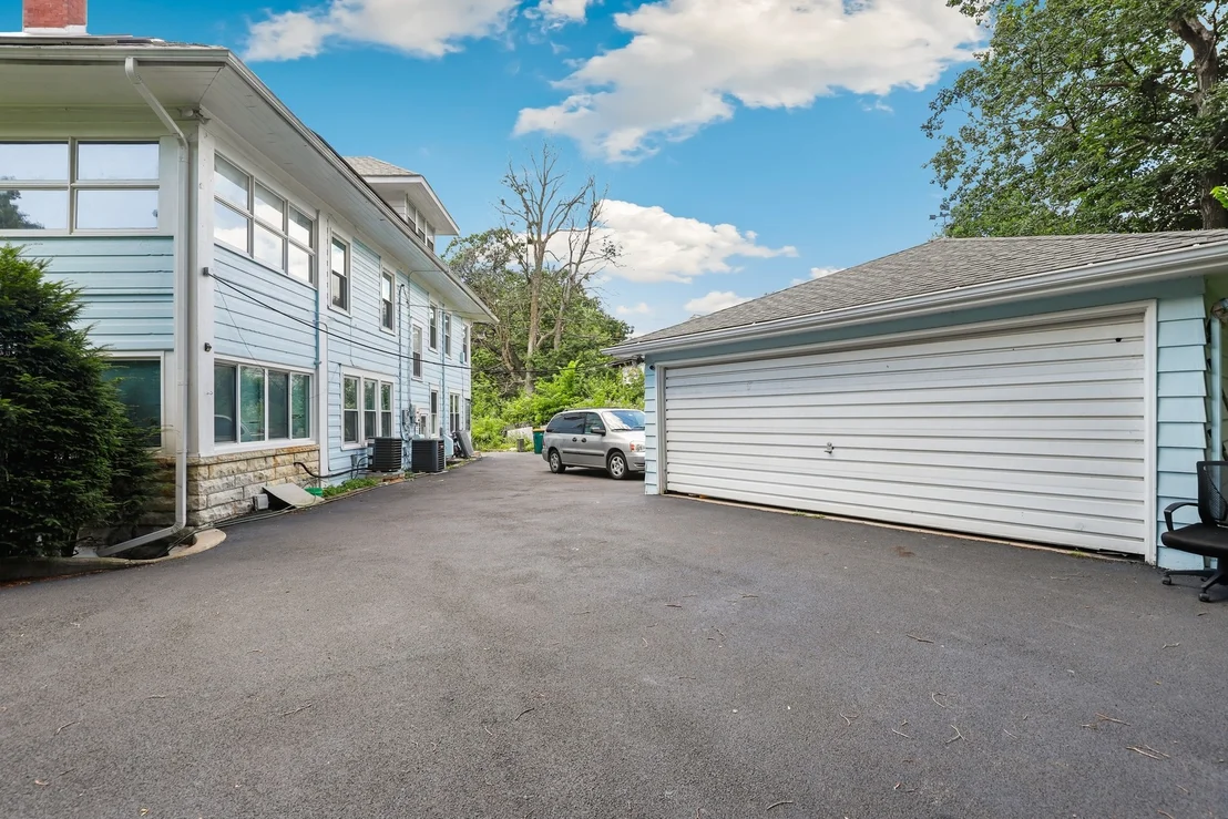Photo of 1506 Hawthorne Drive