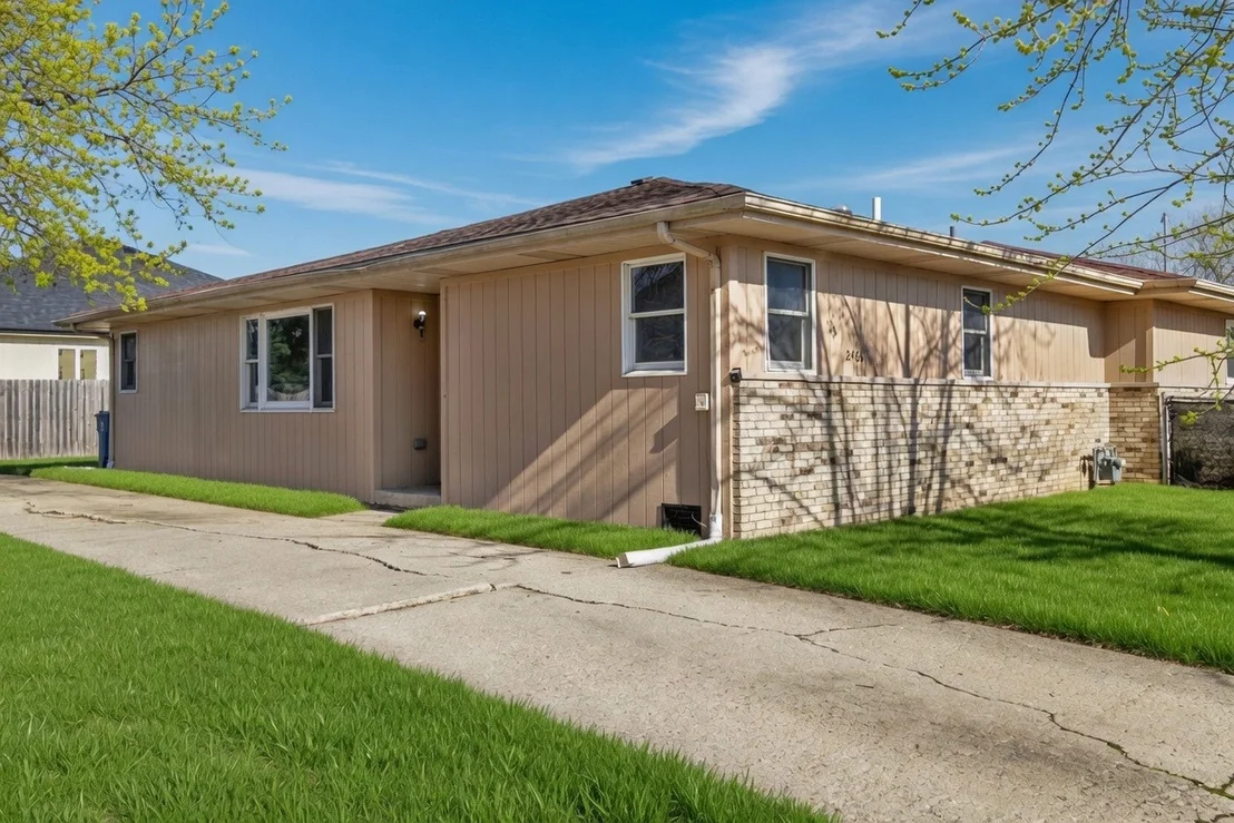 Photo of 2466 Red Oak Trail