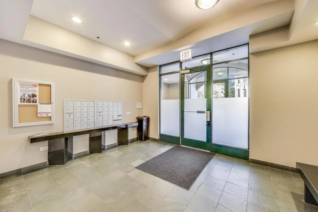 Photo of Unit 405 at 1301 W Washington Boulevard