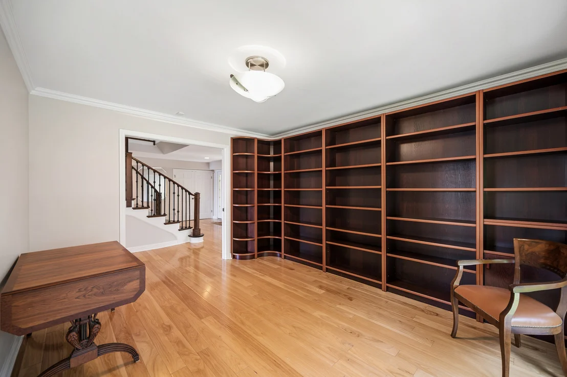 Photo of 2036 Valley Lo Lane