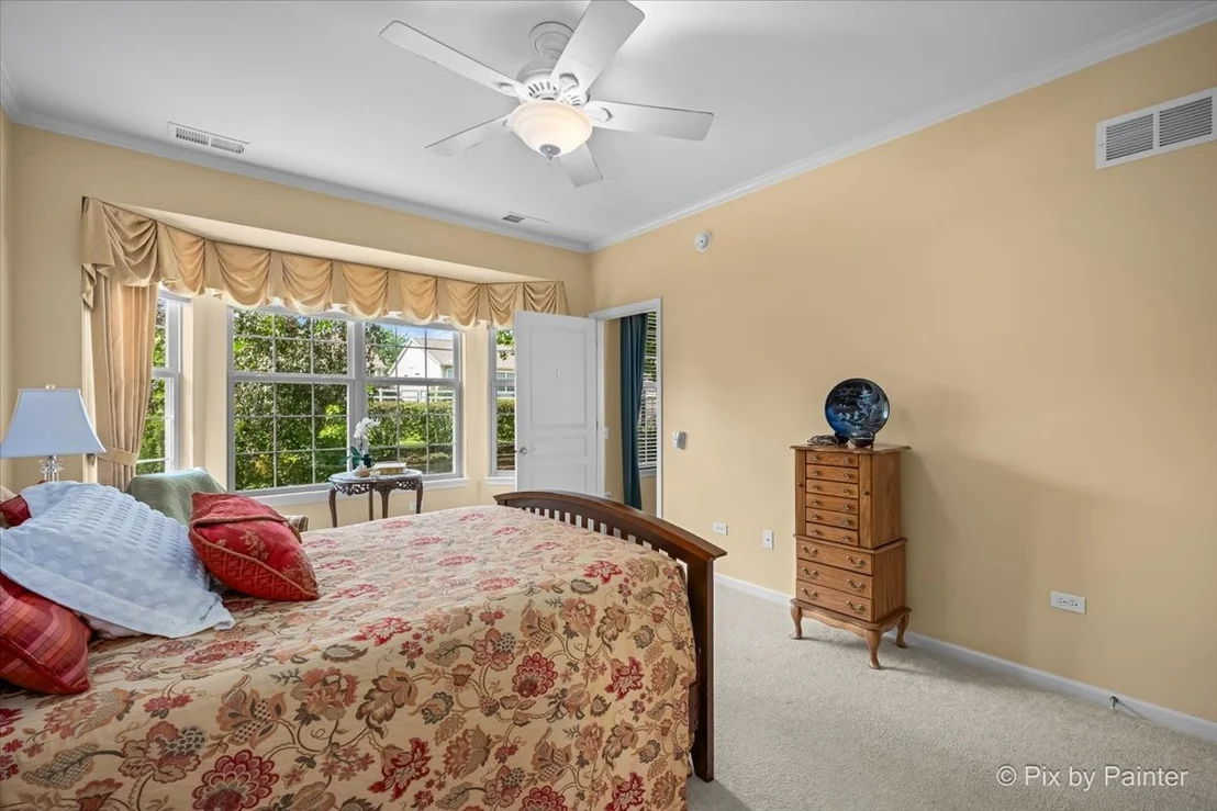 Photo of 2892 Edgewater Drive