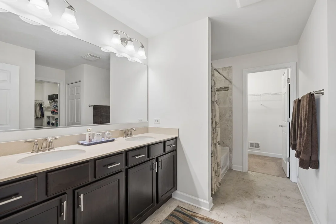 Photo of 903 Foxview Drive