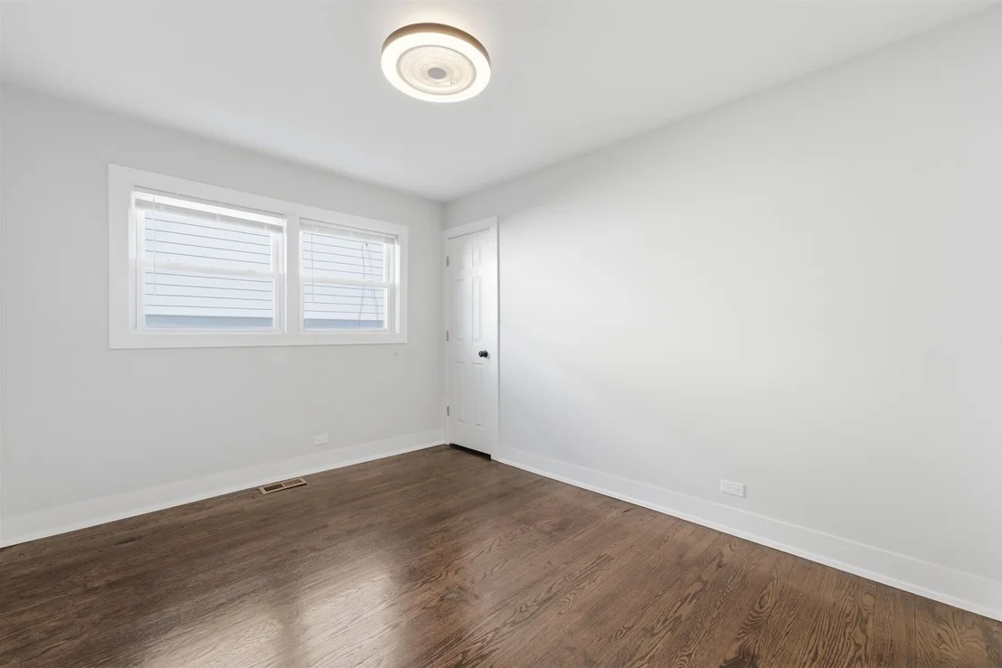 Photo of 657 E 100th Place