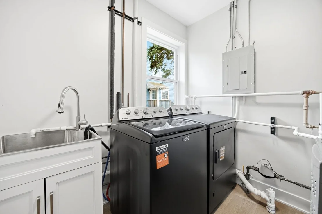 Photo of 1562 Harding Road