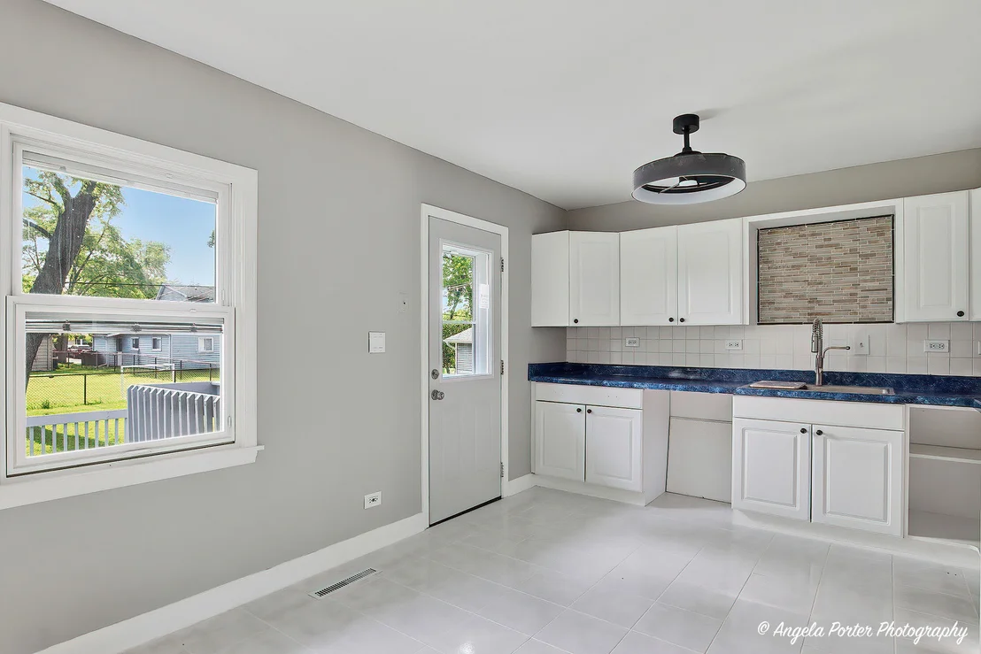 Photo of 410 WILLOW Road