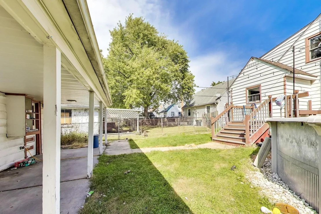 Photo of 17558 Community Street