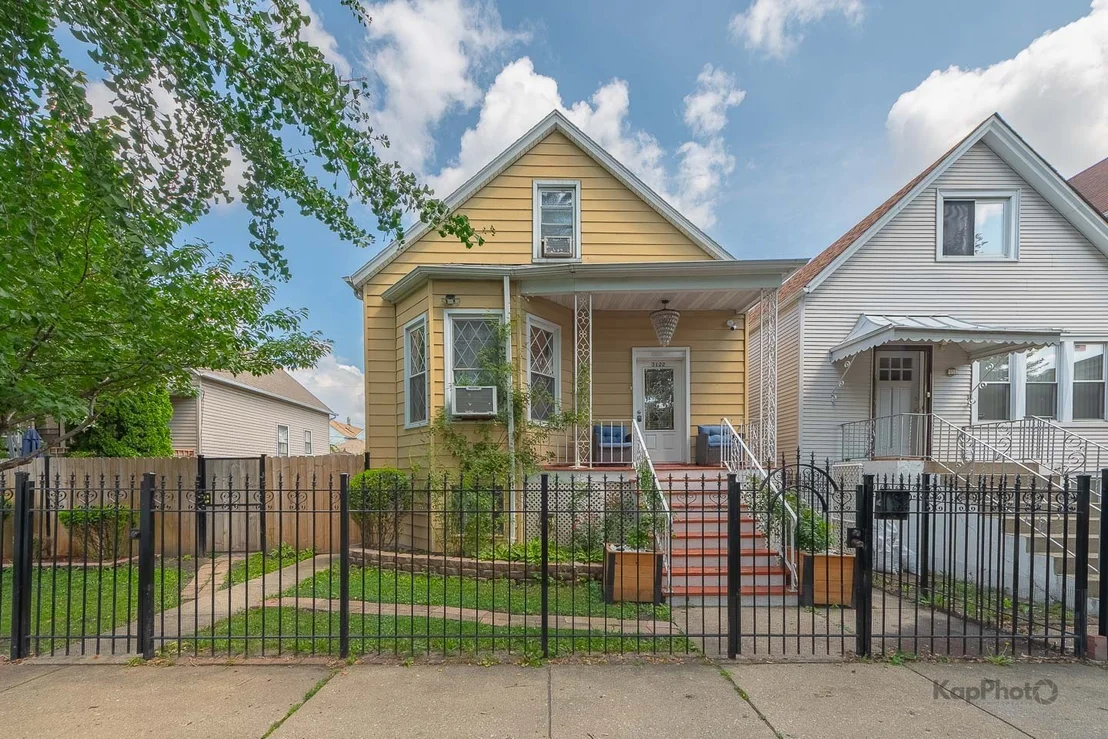 Photo of 3122 W 39th Place