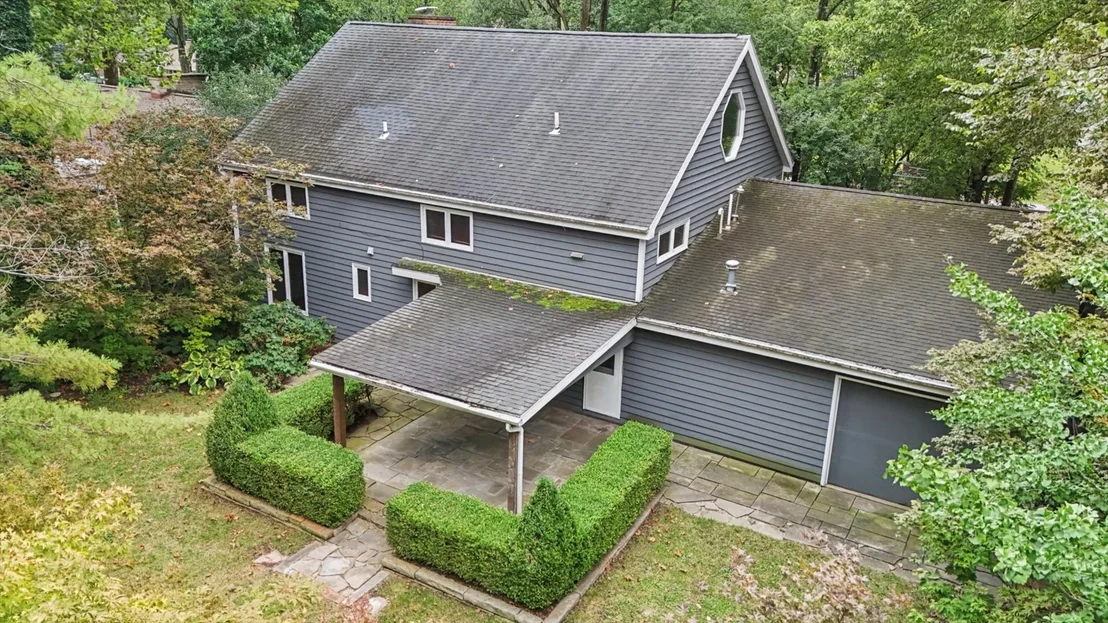 Photo of 802 La Sell Drive