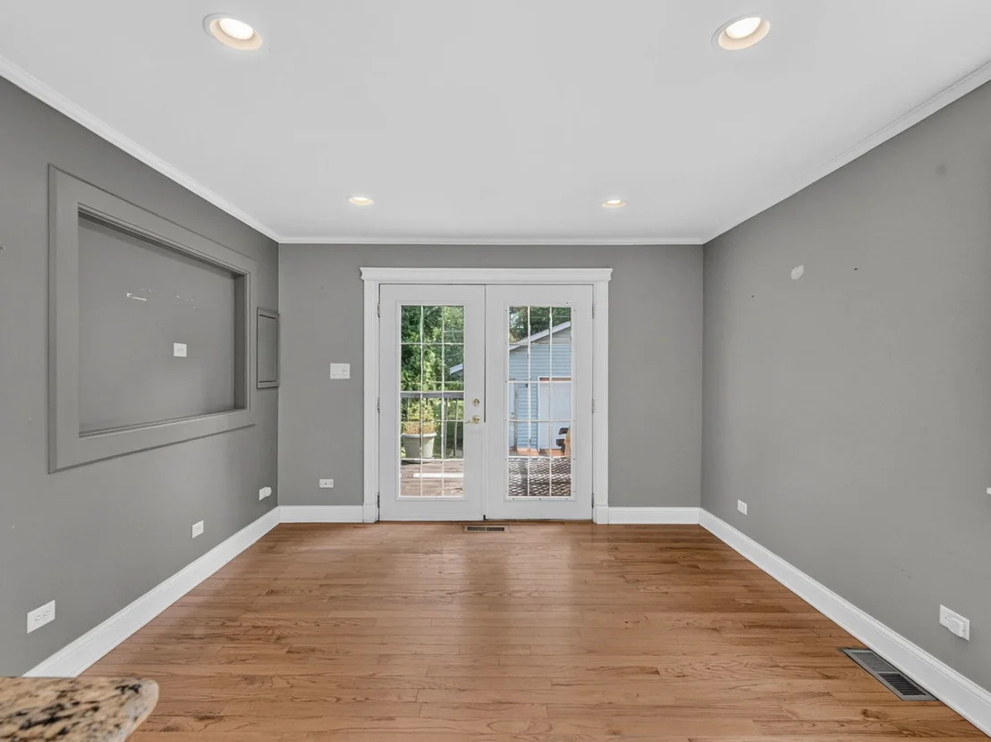 Photo of 637 S Outer Drive