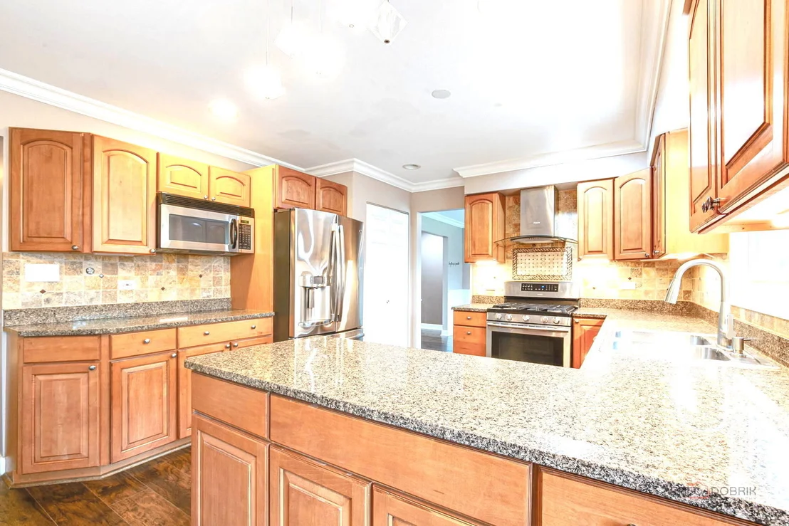 Photo of 562 Applegate Lane