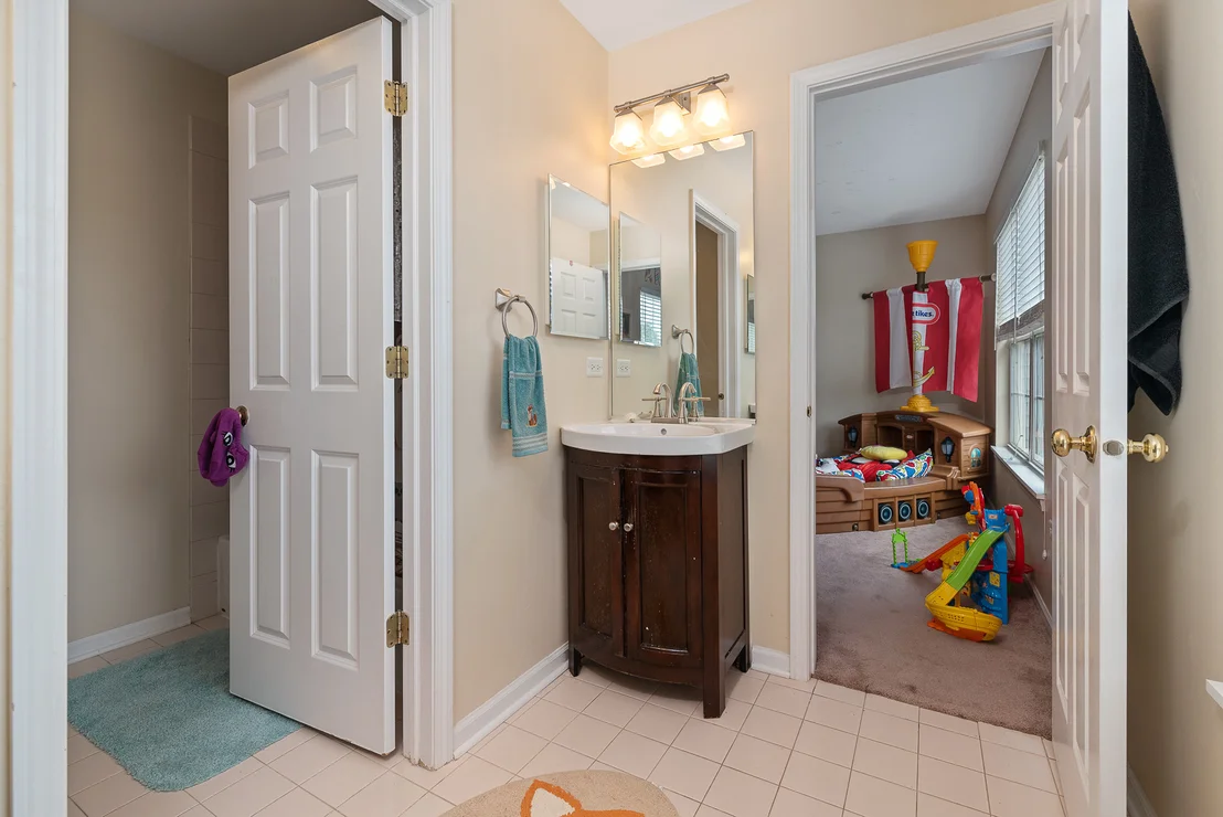Photo of 768 Brompton Lane