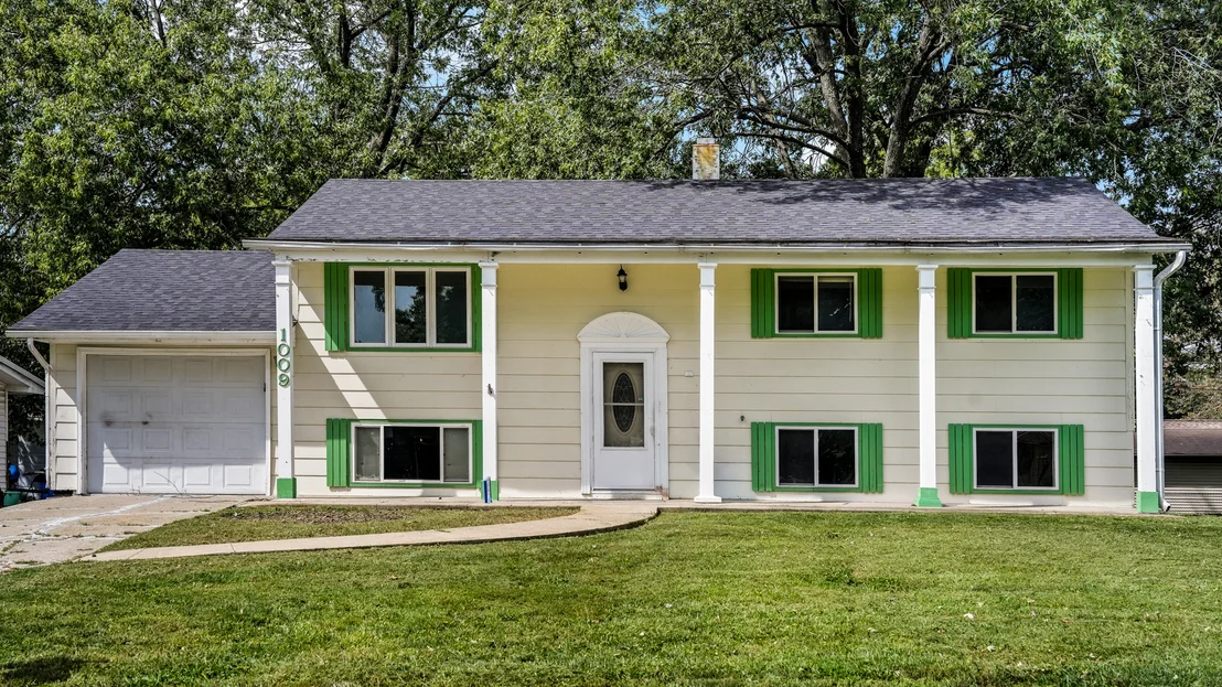 Photo of 1009 Holiday Drive