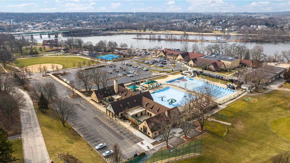 Photo of 421 lakeshore Court