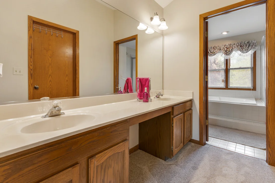 Photo of 1185 surrey Lane
