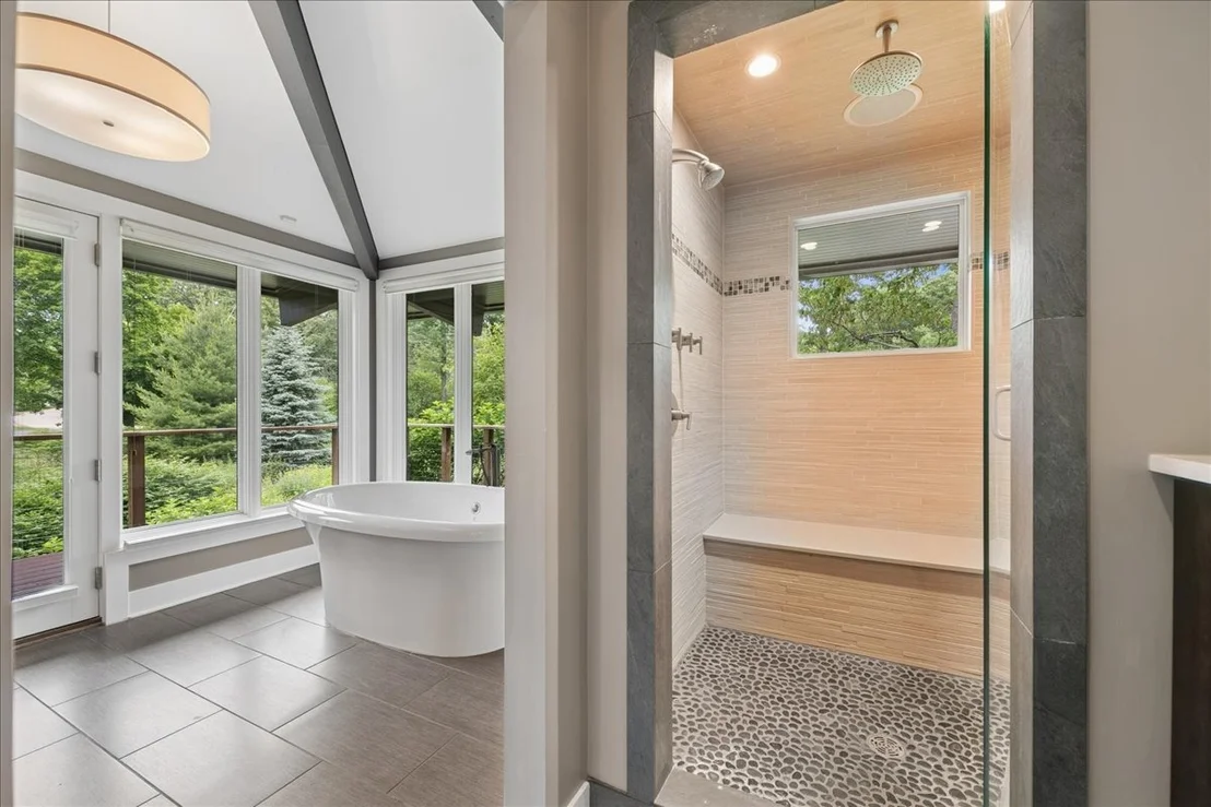 Photo of 83 Lakeview Parkway