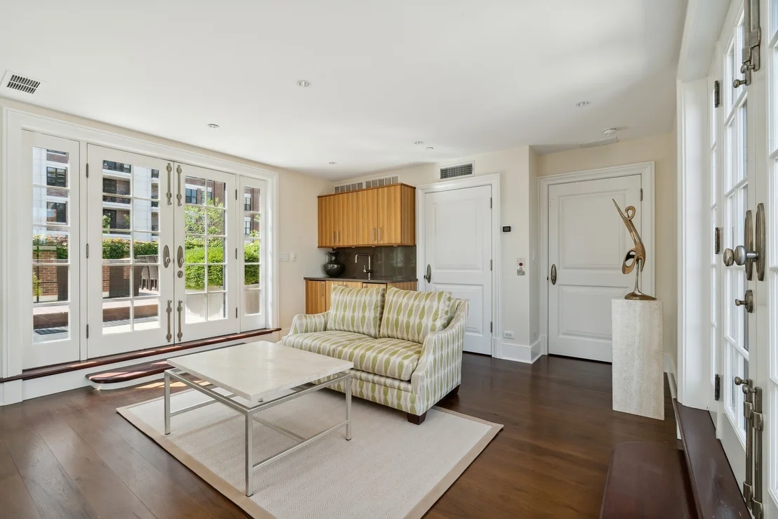 Photo of 446 W Huron Street