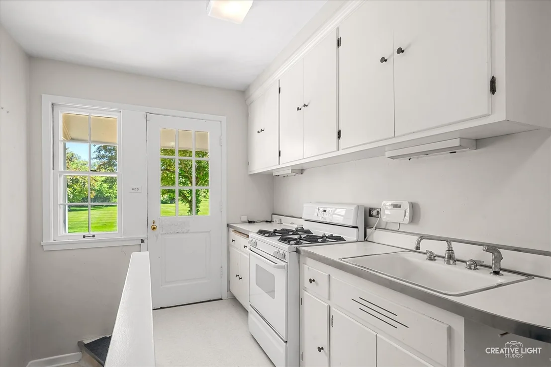 Photo of 33W451 Surrey Road
