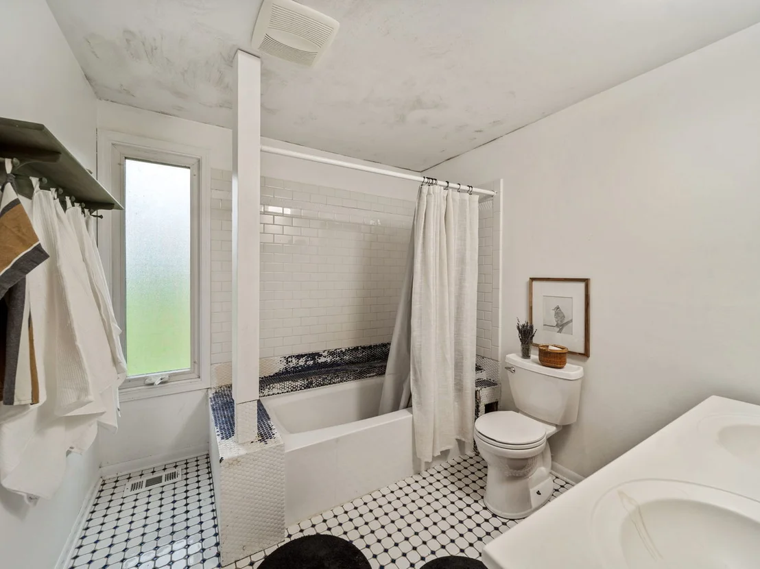 Photo of 1S655 Taylor Road