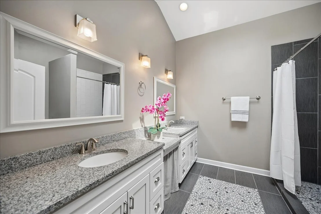 Photo of 586 Earl Drive