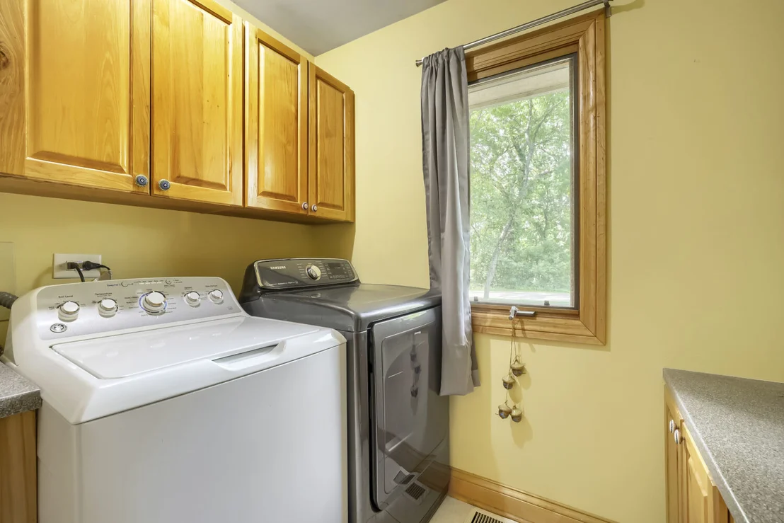 Photo of 39W526 Lori Lane