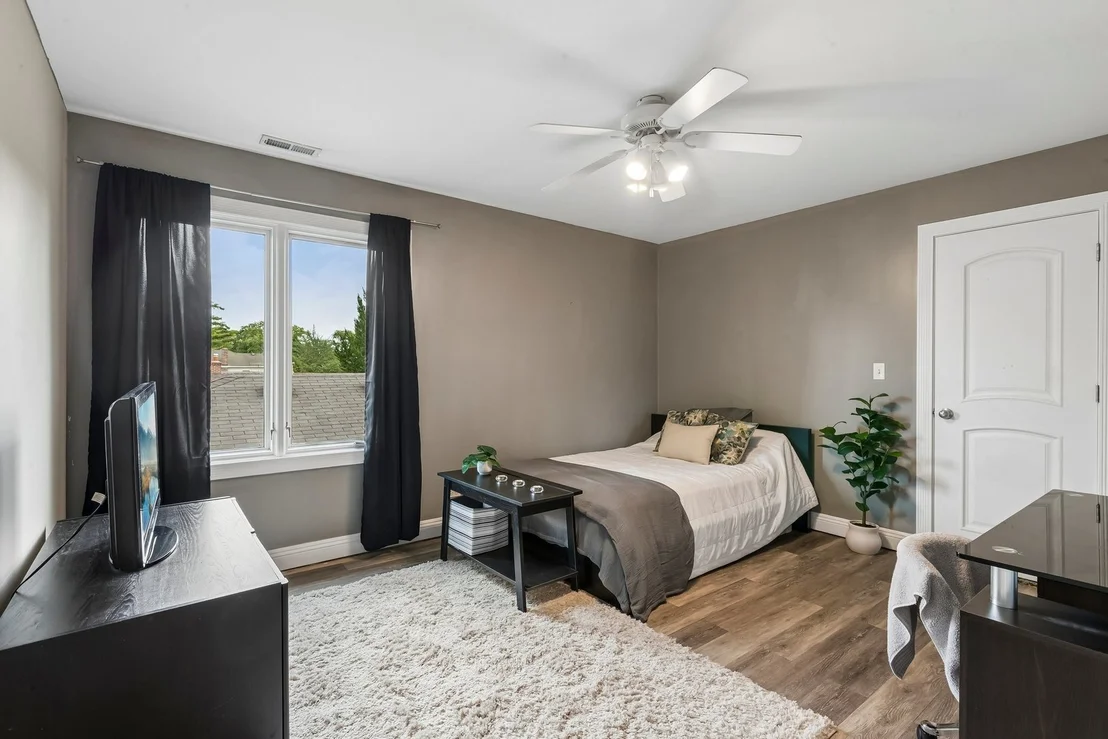 Photo of 610 W Lonnquist Boulevard