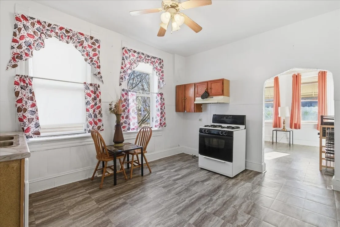 Photo of 516 W 45th Place