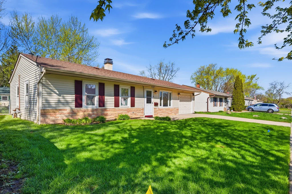 Photo of 910 Meadow Lane