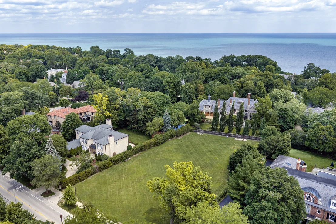 Photo of 621 Sheridan Road