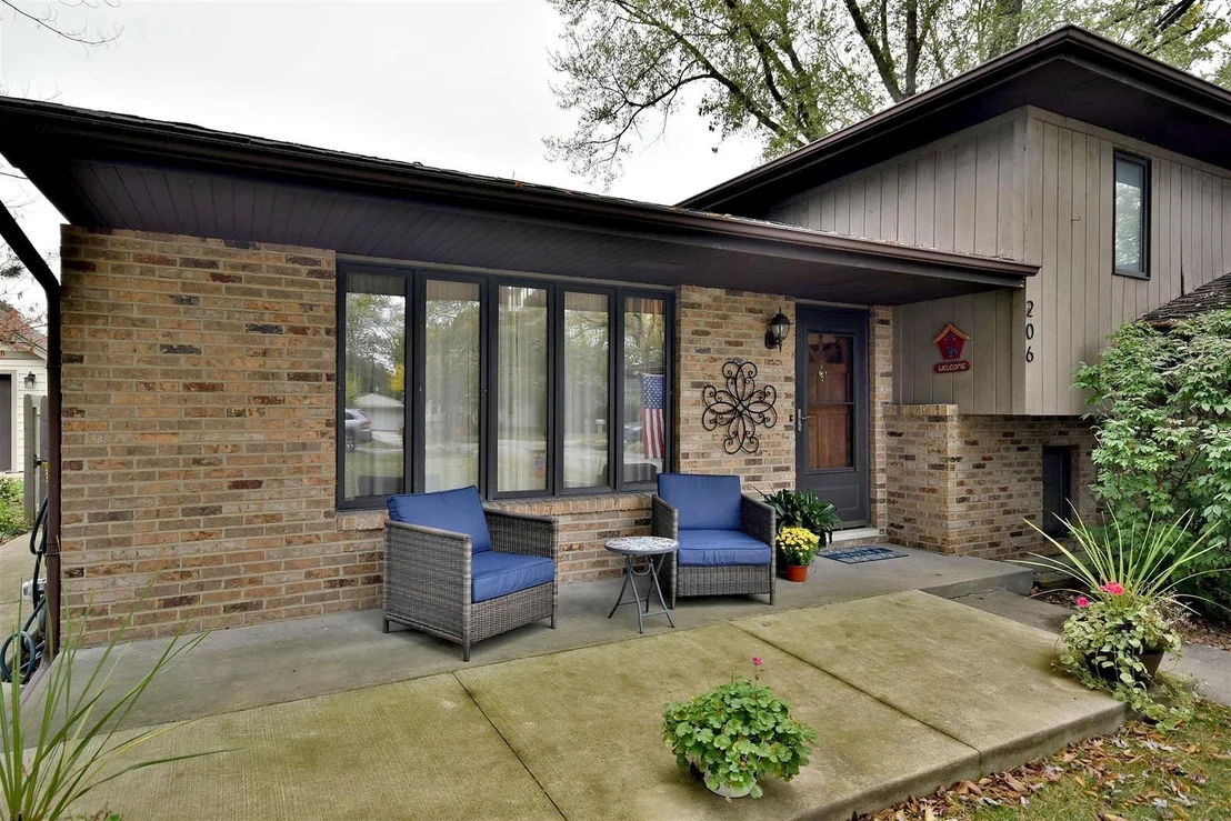 Photo of 206 VILLAGE Road