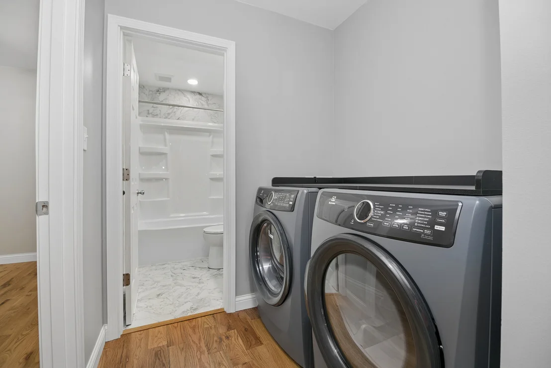 Photo of 654 W River Street