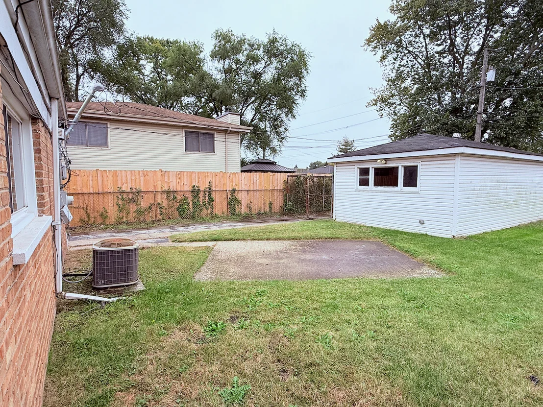Photo of 14738 Blackstone Avenue