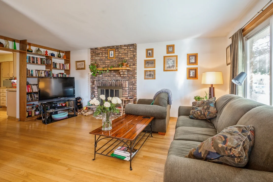 Photo of 608 N Craig Place