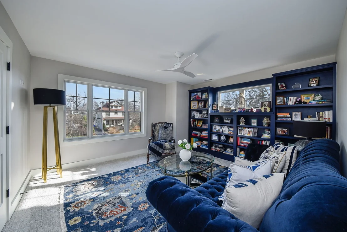 Photo of 618 N Wheaton Avenue
