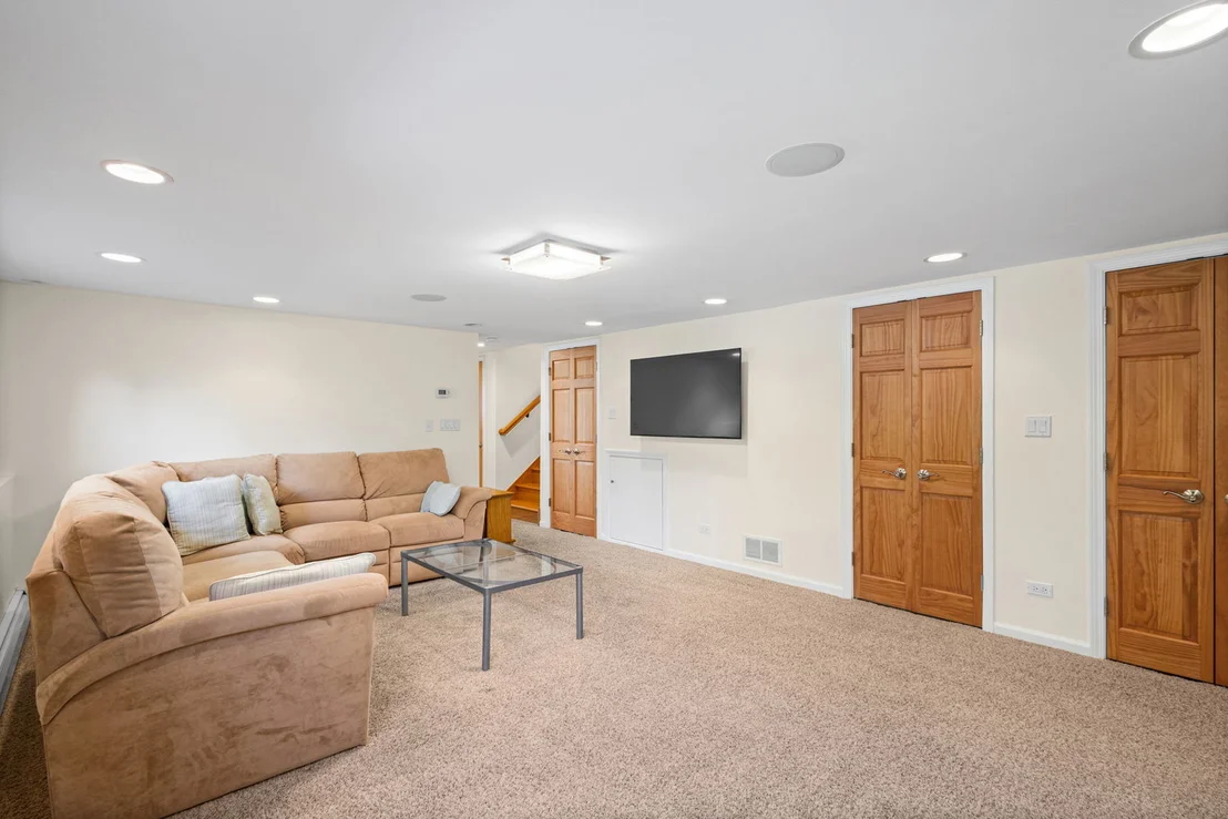 Photo of 1016 Longmeadow Drive