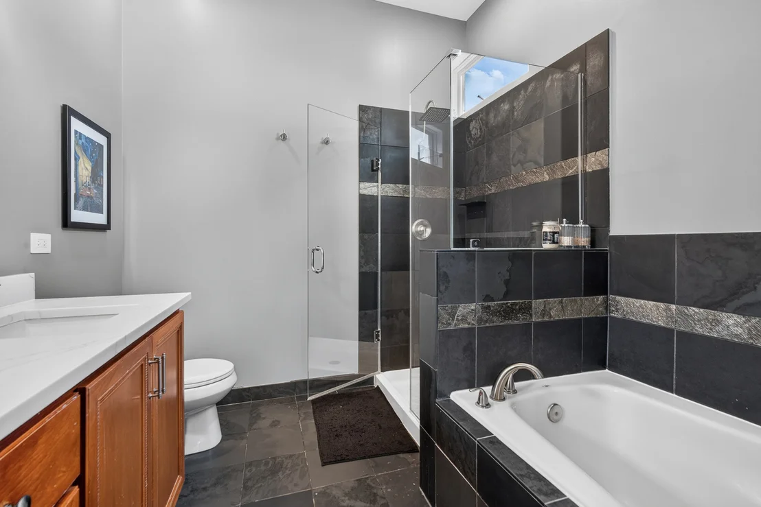 Photo of Unit 2 at 1320 W Grenshaw Street