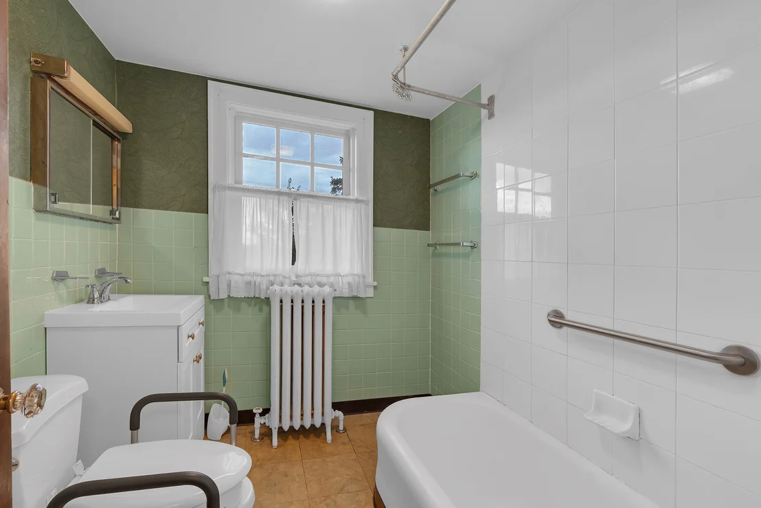 Photo of 1324 Fredrickson Place