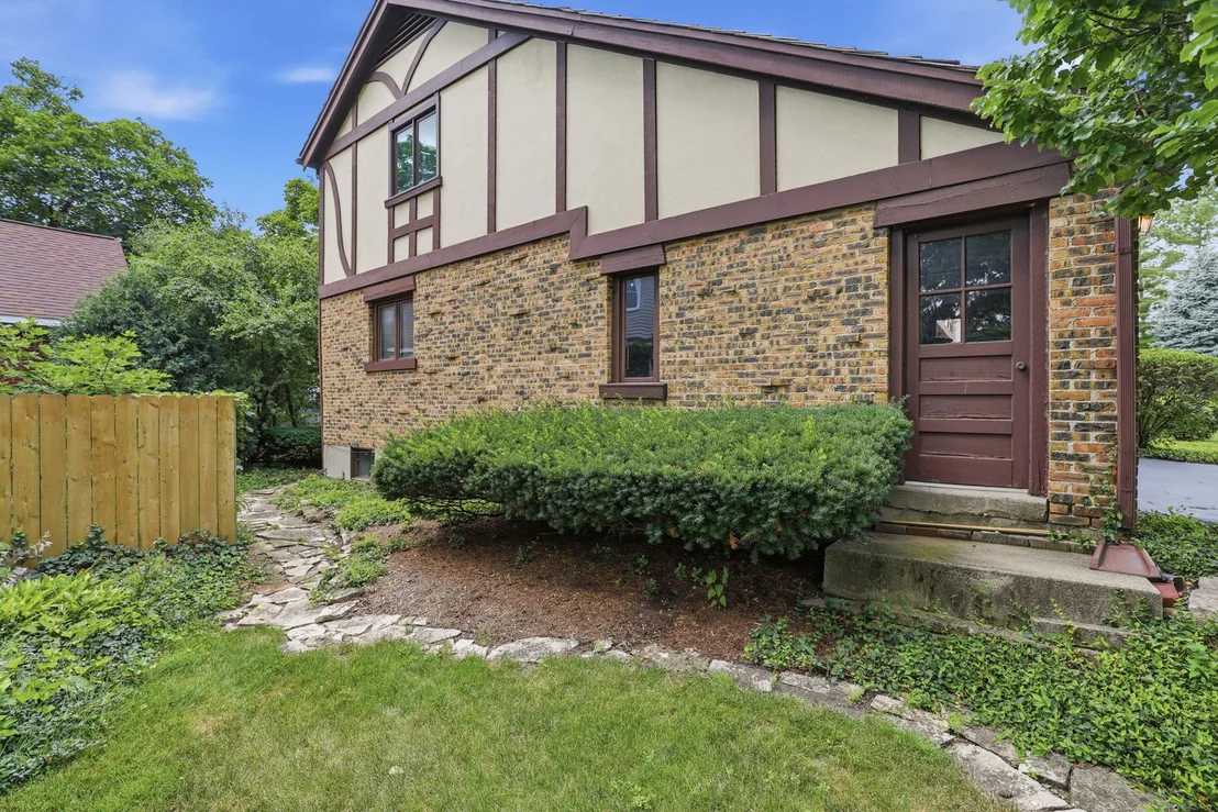 Photo of 534 E Forest Avenue