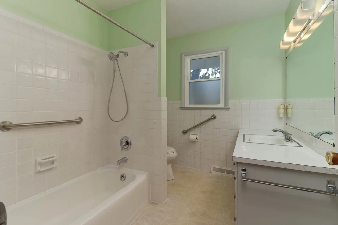 Photo of 807 Sheridan Road