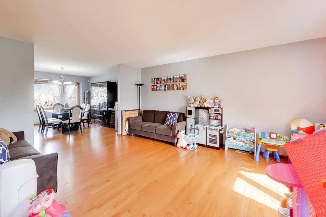 Photo of 1075 Longford Road